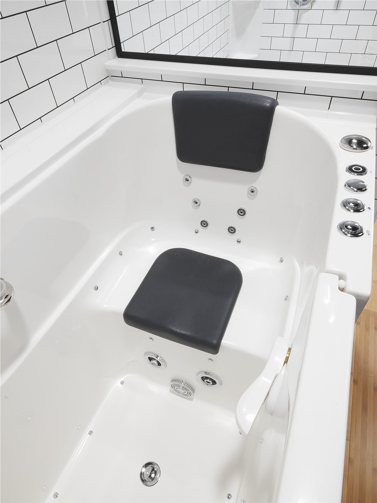 Choosing the Right Walk-In Tub for Your Needs and Lifestyle