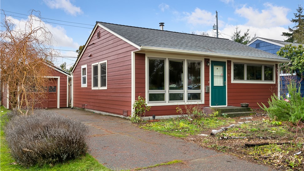 Siding, Siding Project Project in Seattle, WA by Pacific Exteriors LLC