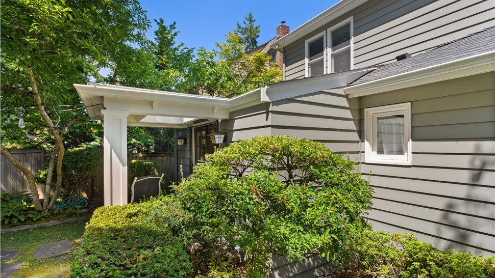 Siding, Siding Project Project in Seattle, WA by Pacific Exteriors LLC