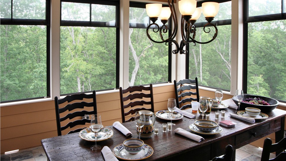 Screened-in Deck Photo 1