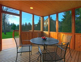 Screened-in Deck Photo 2