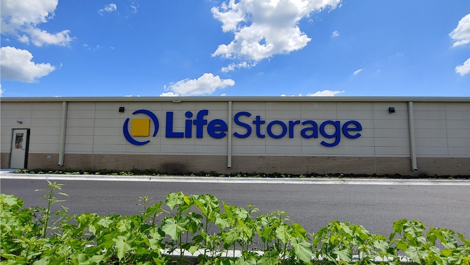 Awnings, Channel Letter Signs, Pylon & Monument Project in Bridgeview, IL by Parvin-Clauss