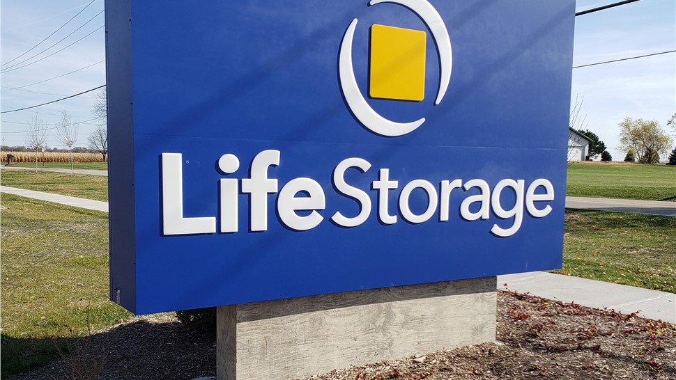 Awnings, Channel Letter Signs, Pylon & Monument Project in Bridgeview, IL by Parvin-Clauss