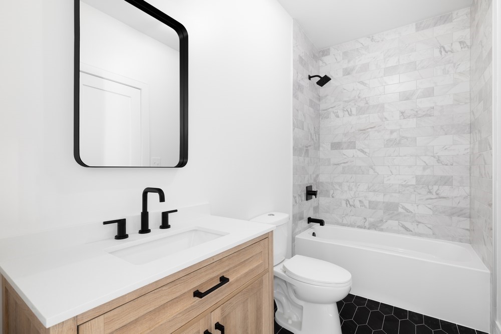 The Top Benefits of Bathtub and Shower Replacement for a Bathroom Renovation Project