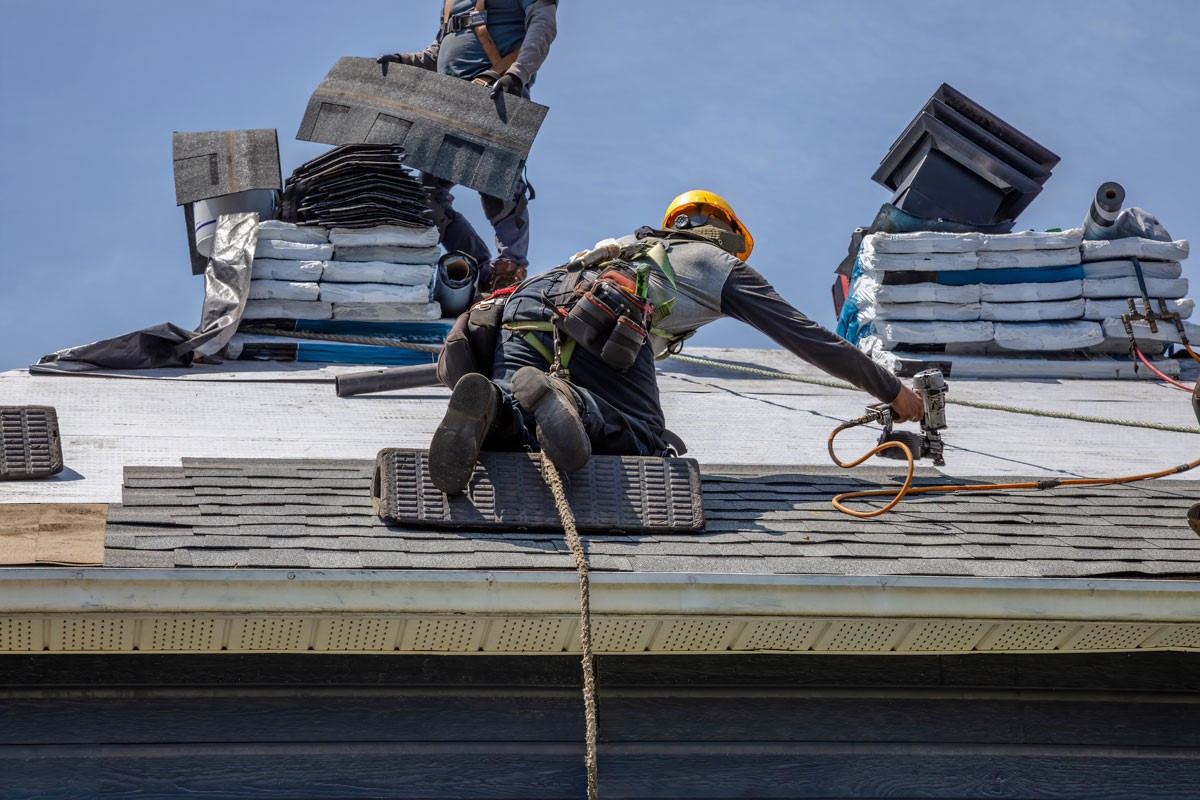 What to Expect During a Roof Replacement (Timeline + Tips)