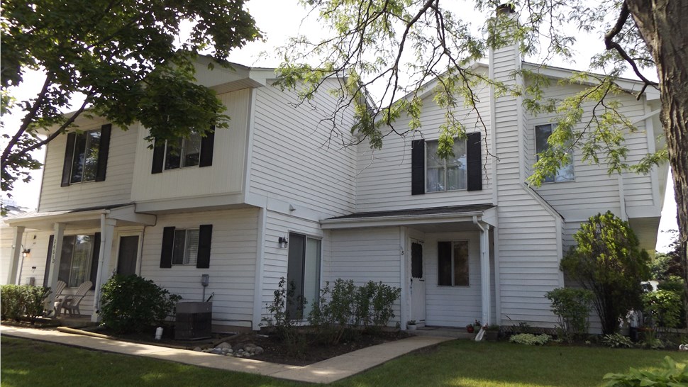 Mastic Siding and GAF Roofing Project in Woodridge, IL by Pro Home 1