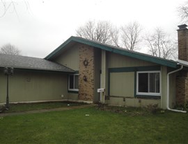 Mastic Cravedwood Vinyl Siding Project in Hanover Park, IL by Pro Home 1