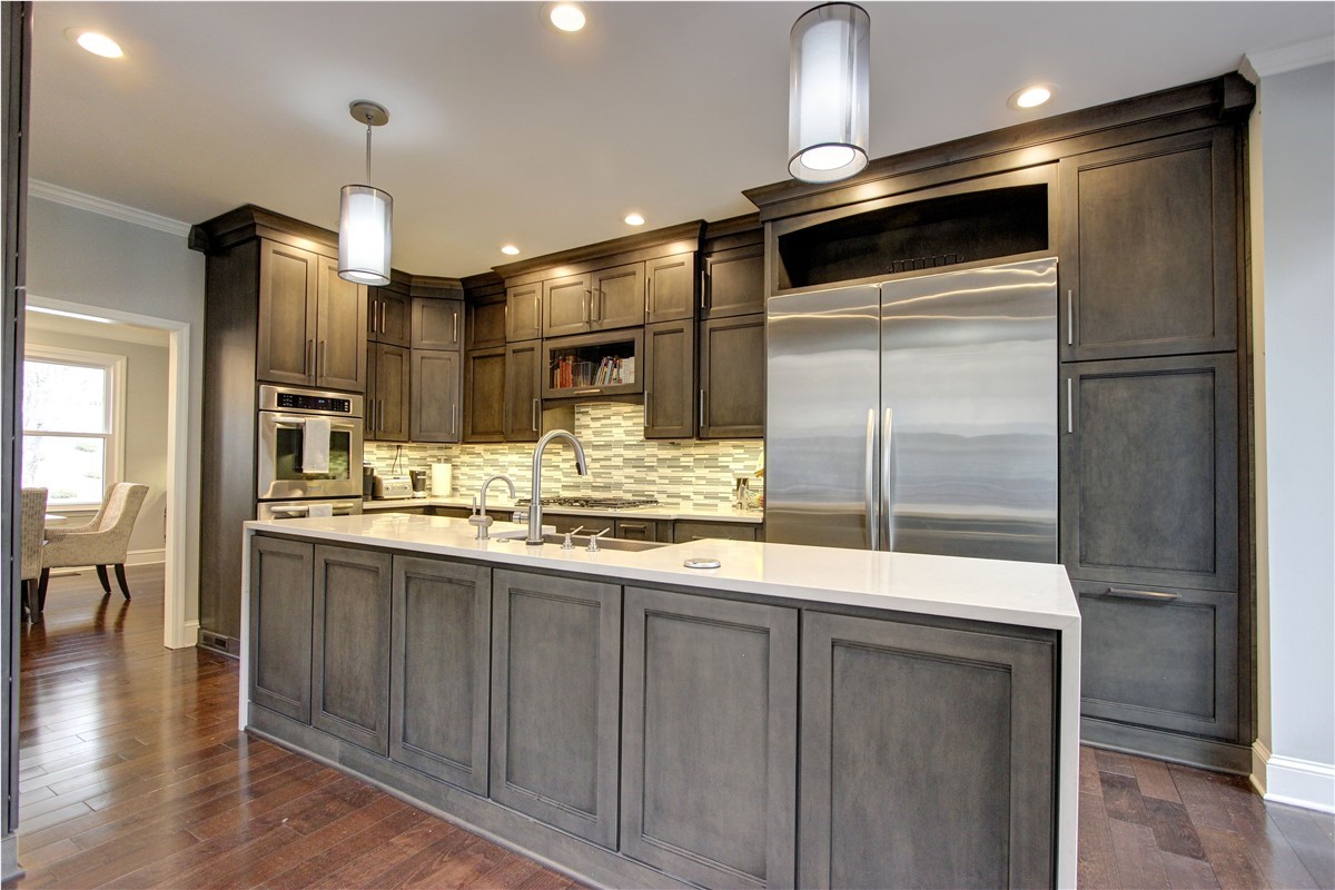 Upgrade Your Kitchen This Summer With Cabinet Refacing!