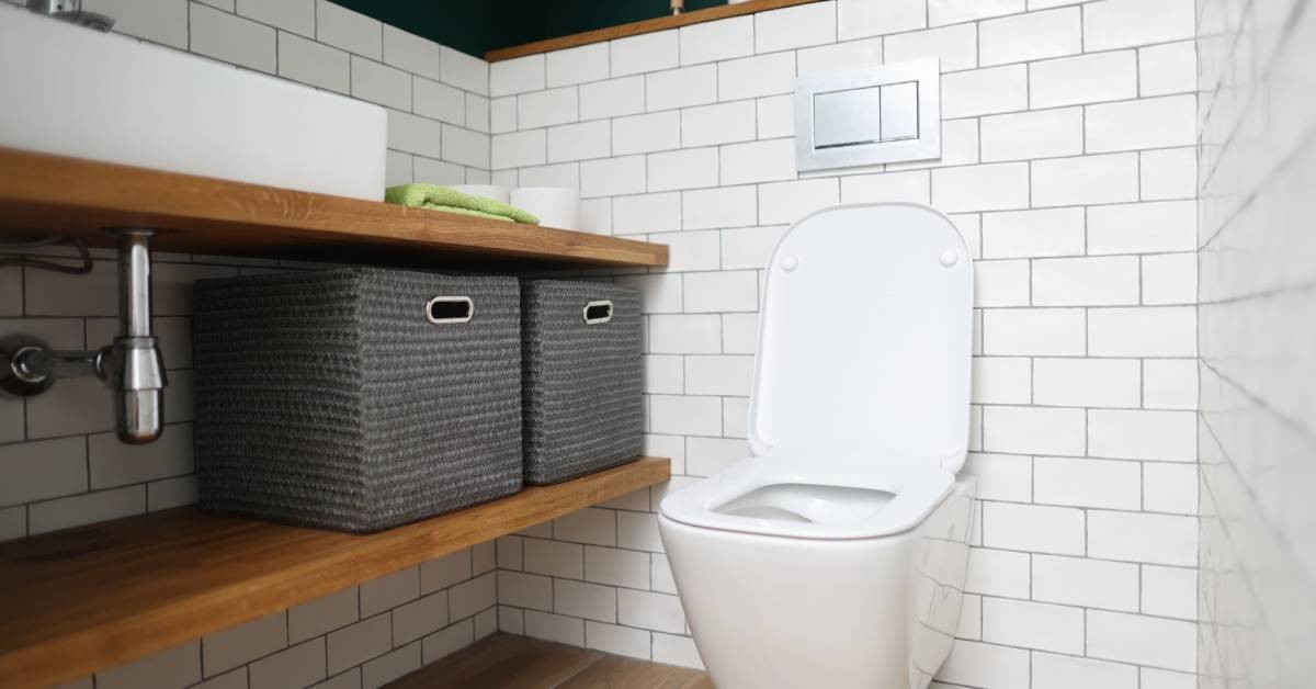 The Pros and Cons of Open Storage in Bathroom Remodels