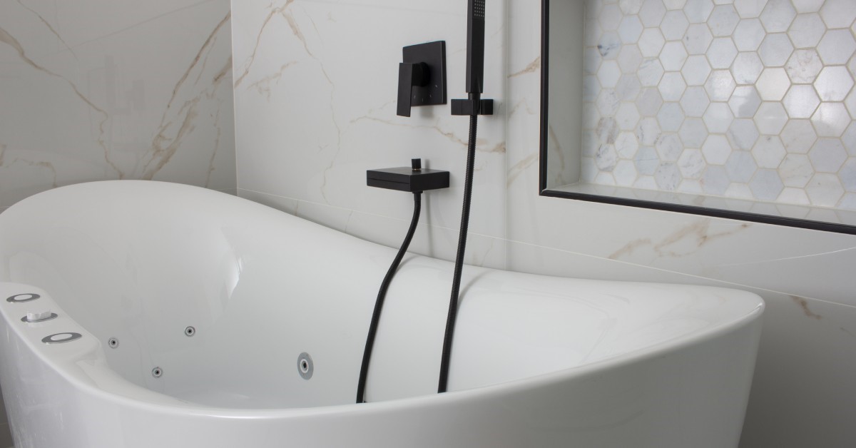 Freestanding vs. Built-In Tubs: Which Is Best for Your Home?