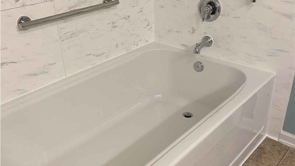 Bath Wall Surrounds Photo 1