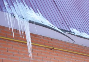 ice dams with broken gutter