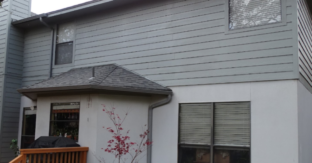 An image showing James Hardie™ siding installated in San Antonio by Spartan Roofing &amp; Siding.