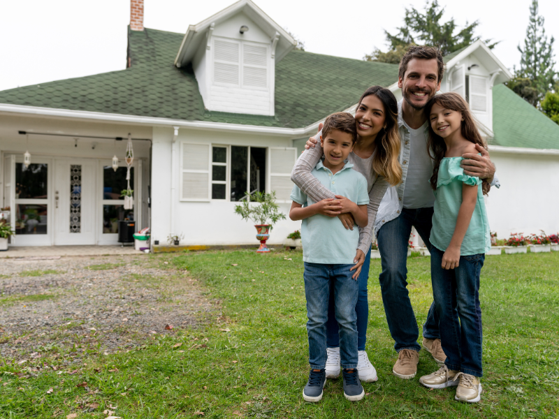 An image showing a family with a home in need of new fiber cement siding in San Antonio. 
