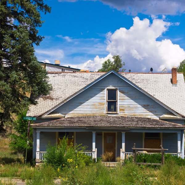 Image showing a house in San Antonio with worn-out siding in need of replacement.