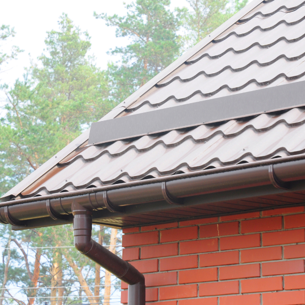 Picture of a well-protected roof with properly installed gutters in San Antonio.
