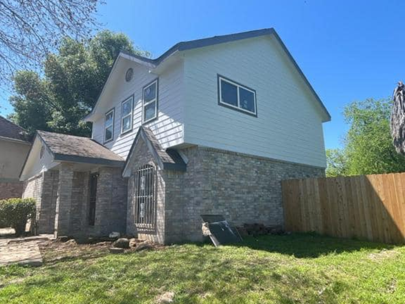 Image of James Hardie™ fiber cement siding installation by Spartan Roofing &amp; Siding in San Antonio, TX.