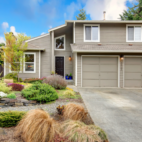 An image showing a large home. 
