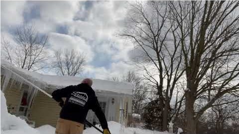 Frosty Challenges, Top Solutions: Mastering Snow Removal from Roofs