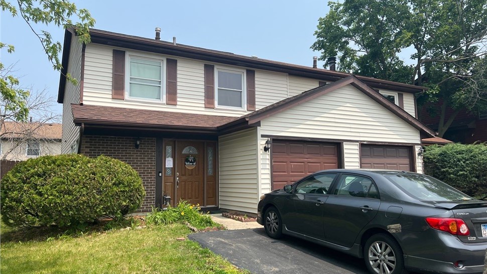 Siding Project in Bolingbrook, IL by Stan's Roofing & Siding