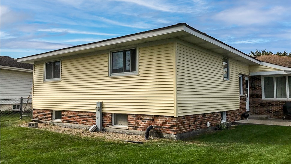 Siding Project in Tinley Park, IL by Stan's Roofing & Siding