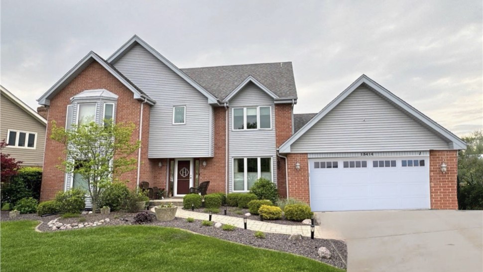 Gutters, Roofing, Siding, Soffit and Fascia Project in Orland Park, IL by Stan's Roofing & Siding