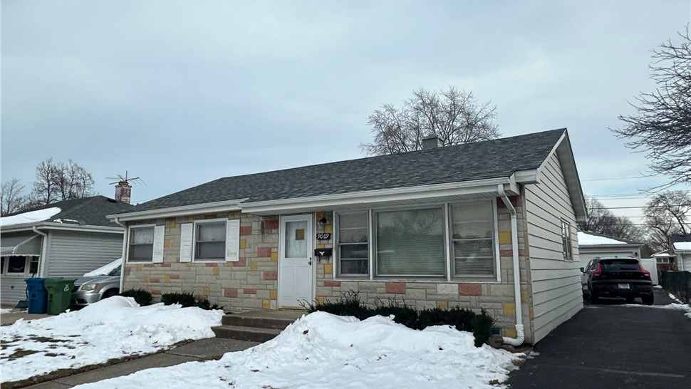Roofing Project in Oak Lawn, Illinois by Stan's Roofing & Siding