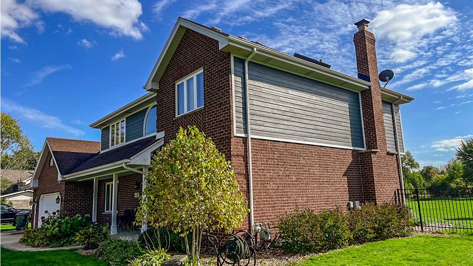 Siding Project in New Lenox, IL by Stan's Roofing & Siding