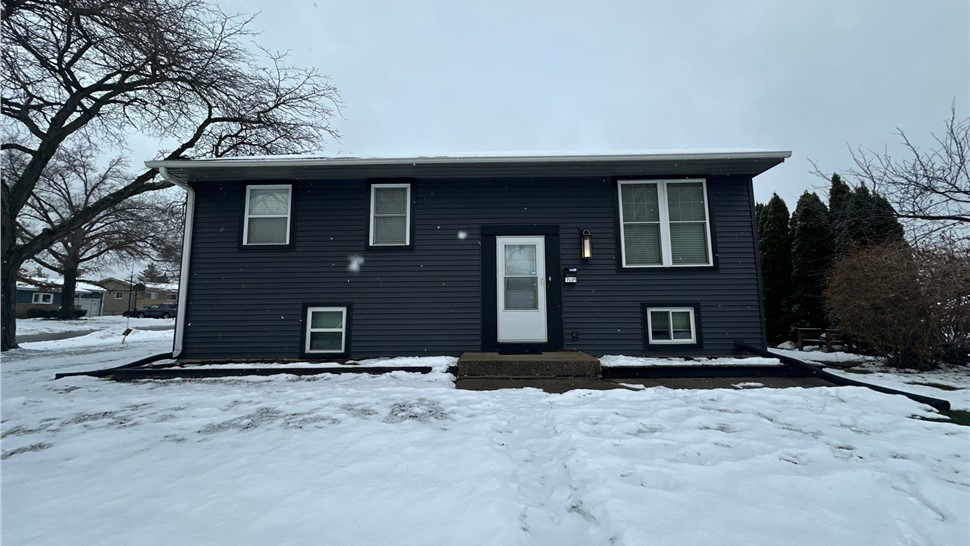 Siding Project in Woodridge, IL by Stan's Roofing & Siding