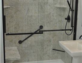 Shower Doors Photo 4