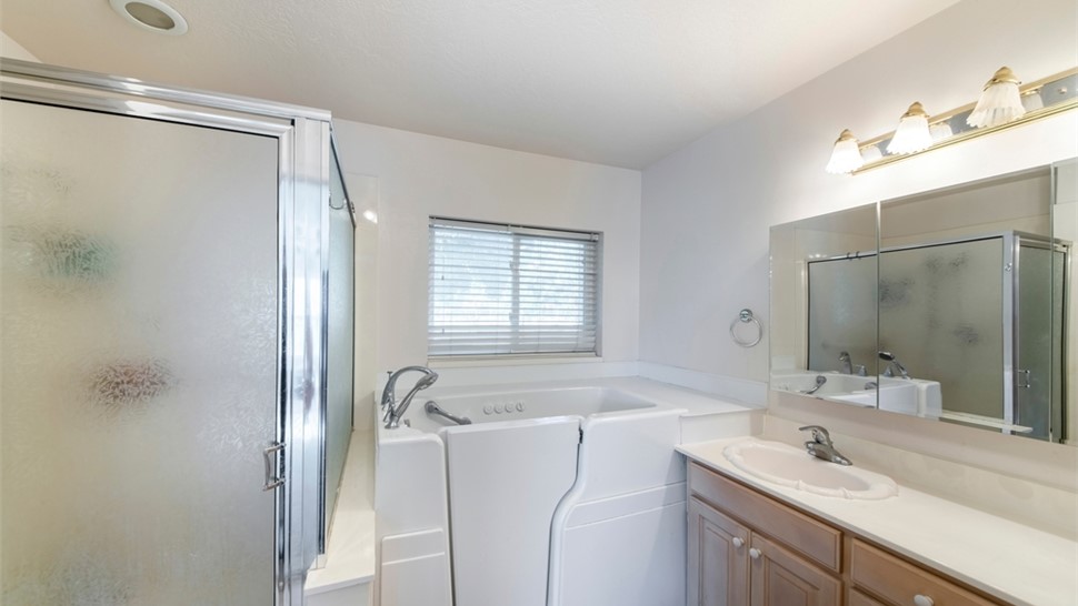 Walk-in Bathtubs Photo 24