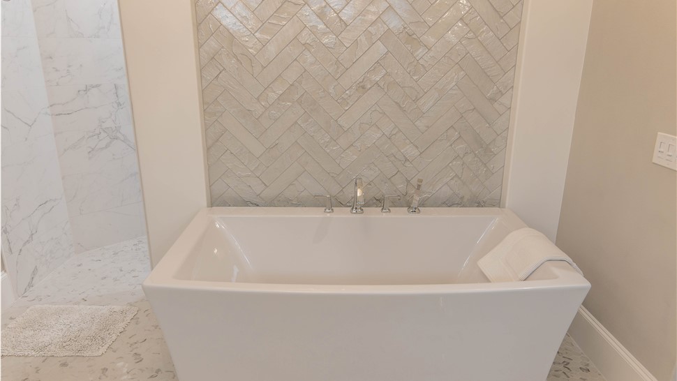 Bathroom Remodeling - New Bathtubs Photo 1