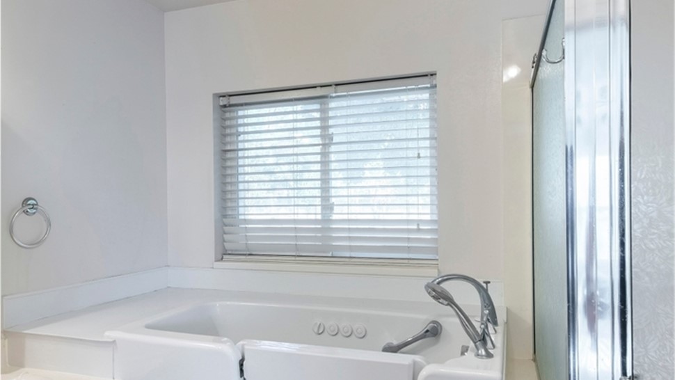 Bathroom - Walk In Tubs Photo 1