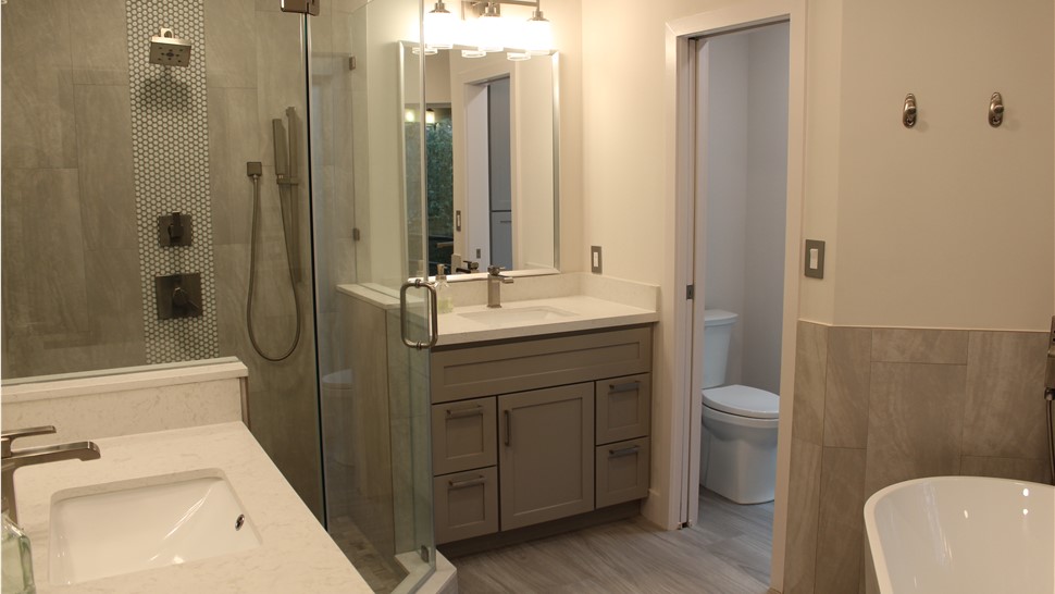 Bathroom Remodeling - New Showers Photo 1