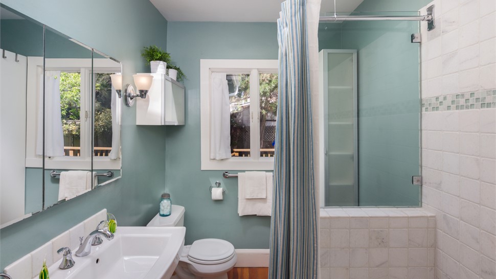 Bathroom Remodeling - Painting Photo 1