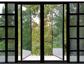 Black windows Photo 3