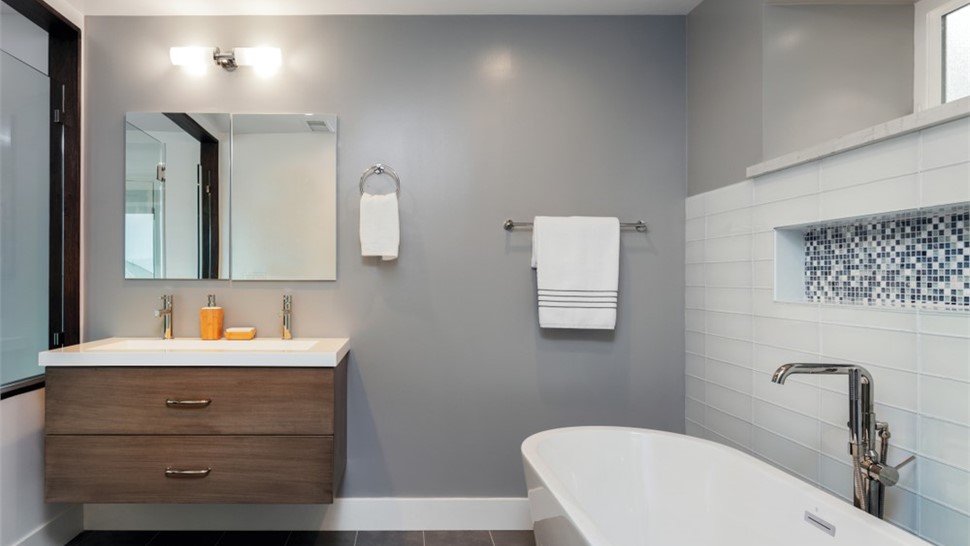 Bathtub Replacement Photo 34