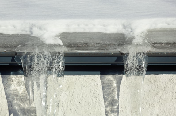 Top 7 Winter Roof Problems Pittsburgh Homeowners Should Never Ignore