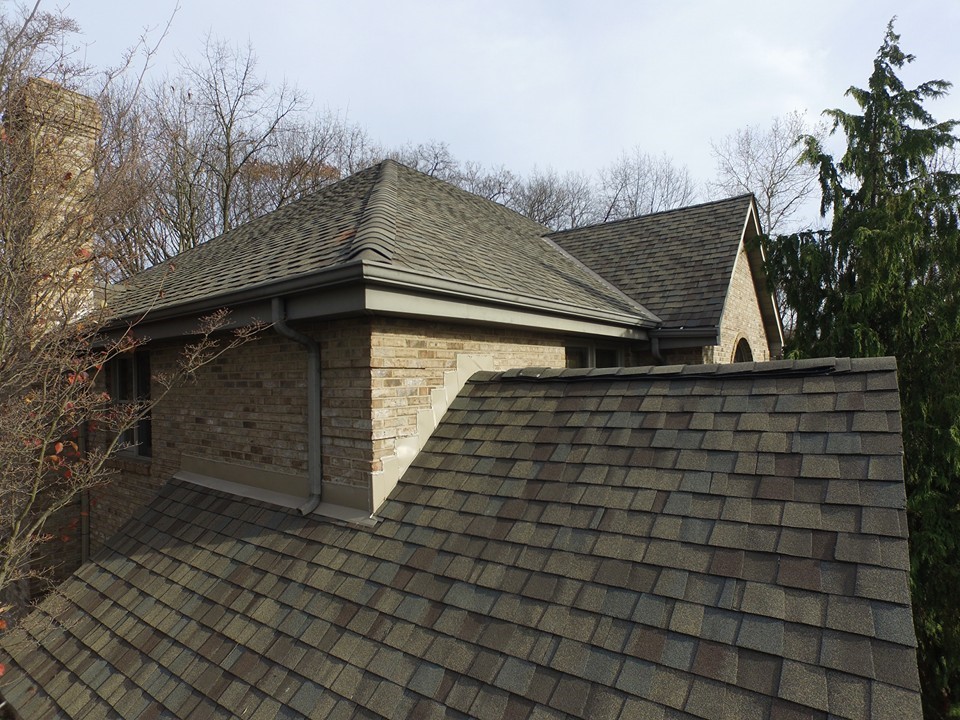 4 Tips for An HOA-Compliant Roof Replacement