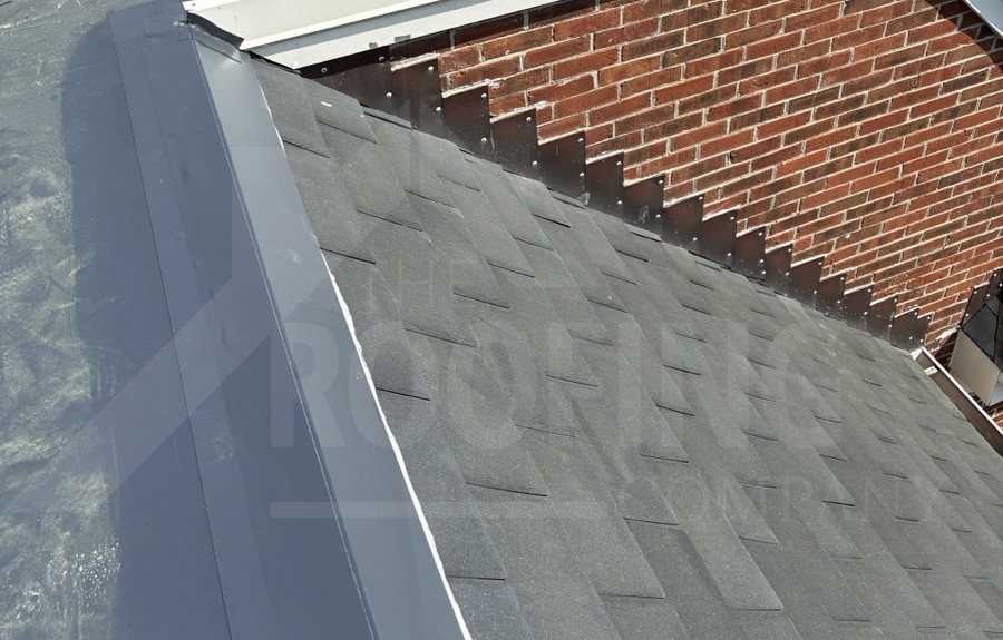 The Open Door for Rain: Why Low-Slope Roofs and Ridge Vents Don't Mix