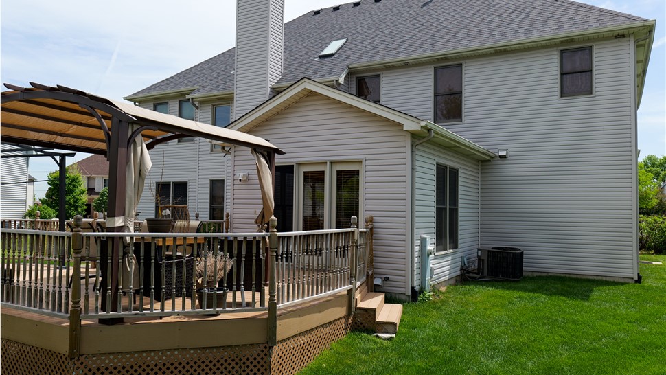 "Close-up view of a roof adorned with Owens Corner Peppercorn Shingles, exemplifying their modern sophistication and exceptional durability."