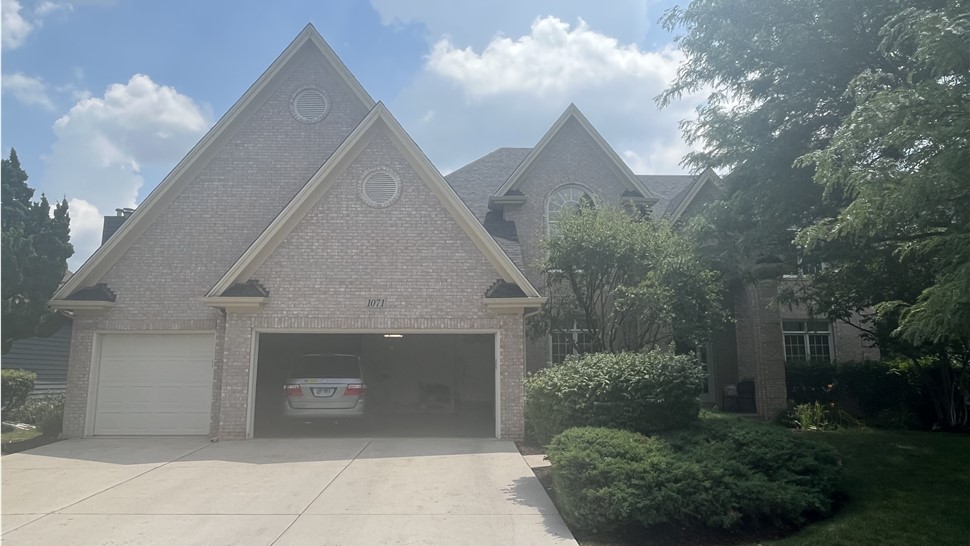 Roof installation in Aurora, Illinois; Owens Corning roof; Owens Corning Shingles "Black Sable"