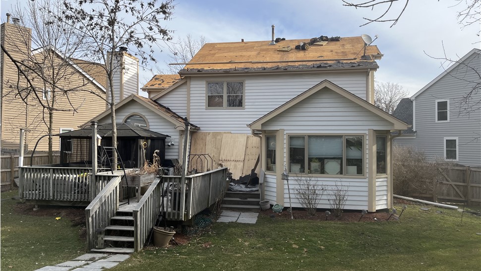 St. Charles, Aurora, Sandwich, Joliet, Plainfield, roofing repairs, roofing inspections, roof storm damage repair, roof hail damage, replacement siding, bi-lingual installers, siding contractors.