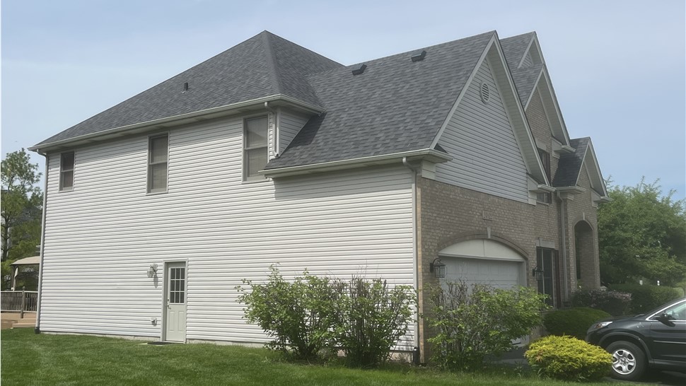 Roof with Owens Corner Williamsburg Grey Shingles, displaying their classic beauty and exceptional strength."