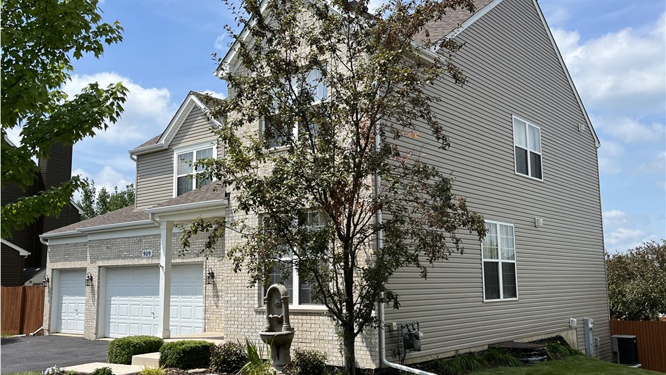 Siding Joliet Illinois "Stone Mountain Clay"  Variform Vinyl Material