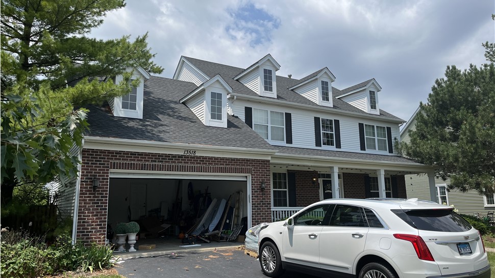 Siding project in Plainfield, Illinois; Variform "Colonial White" siding installation