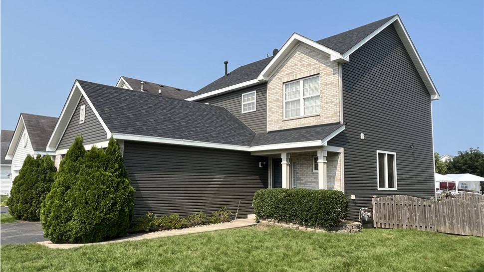 Home siding project in Plainfield Illinois; Variform siding project in Plainfield, Illinois; Variform siding installation in Twilight Shadow in Plainfield, Illinois