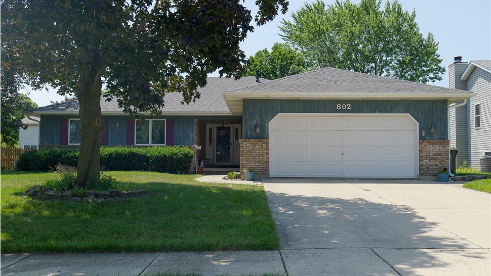 North Aurora Roof Installation; Owens Corning Roof Installation in "Peppercorn"