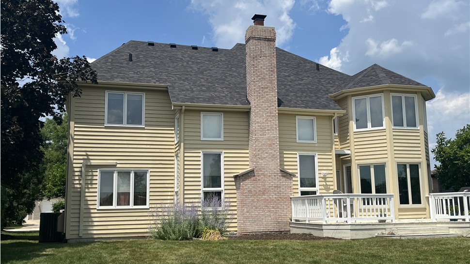 Roof installation in Aurora, Illinois; Owens Corning roof; Owens Corning Shingles "Black Sable"
