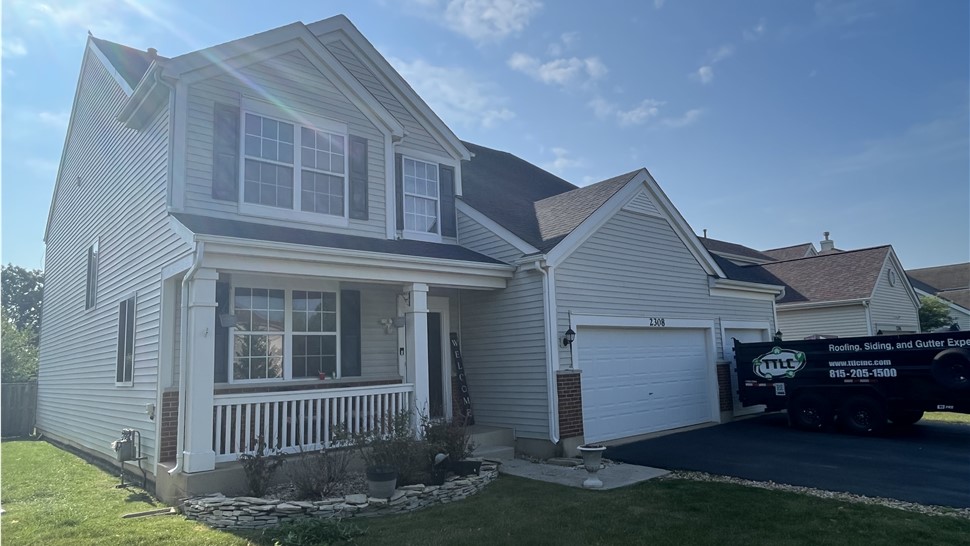 Joliet Roof installation Onyx Black Owens Corning shingles